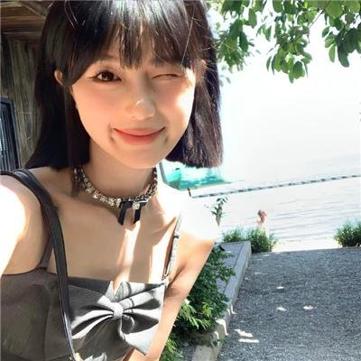 秘密教学第5集：紫色床品卧室内的女子与蓝背心青年
